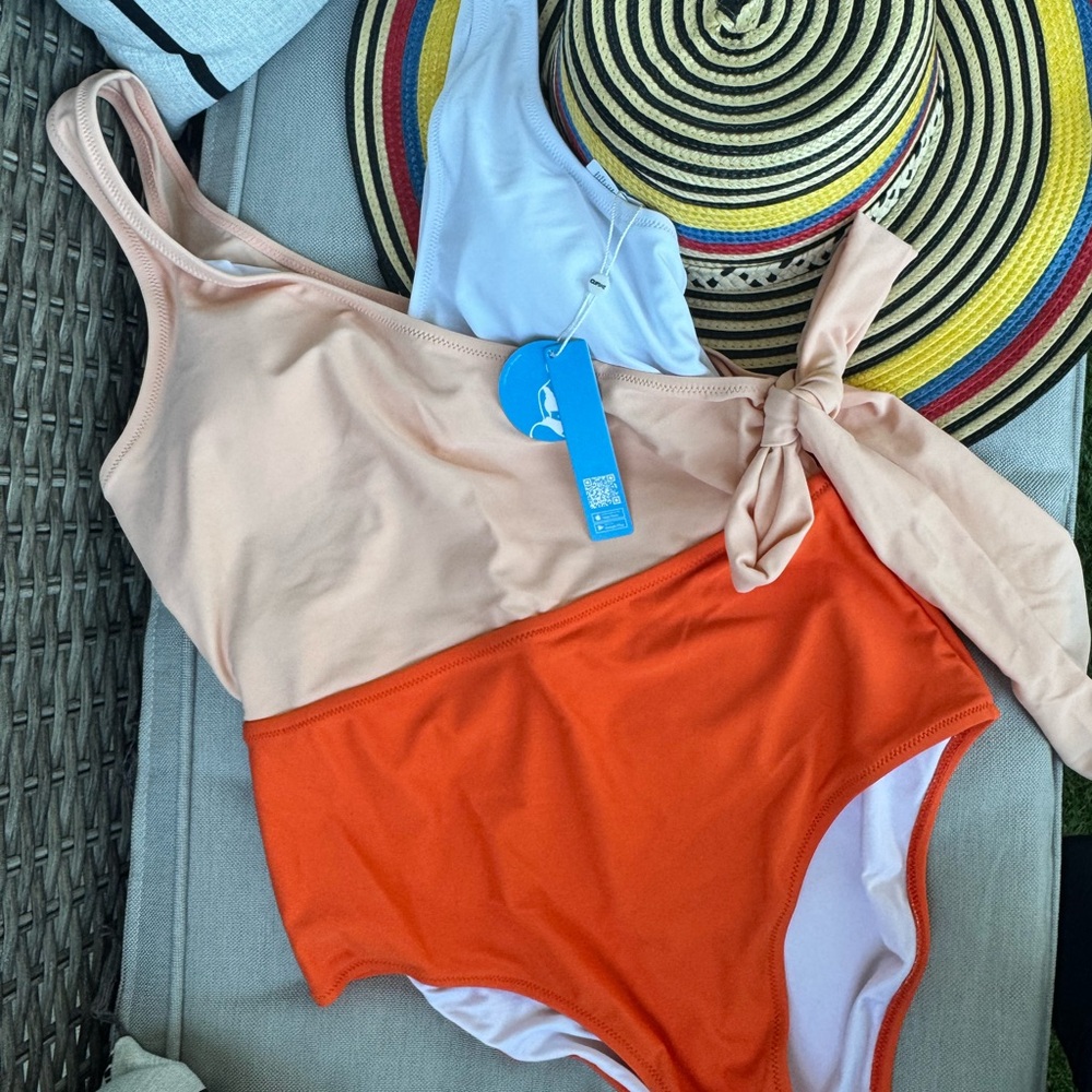 Cupshe Women's One Piece in Peach and Orange 2/$30, 3/$40